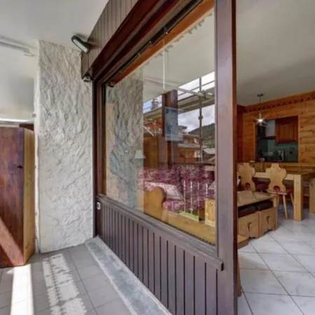 With Balcony In The Center Of The Village Apartment *